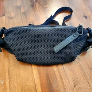 LULULEMON TRAVEL BAG